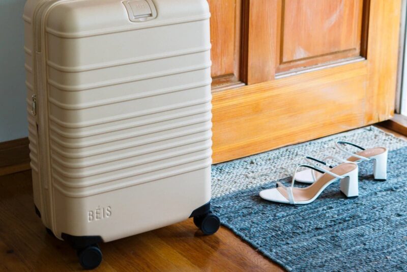 Béis vs. Monos: Which Luggage is Best in 2024?