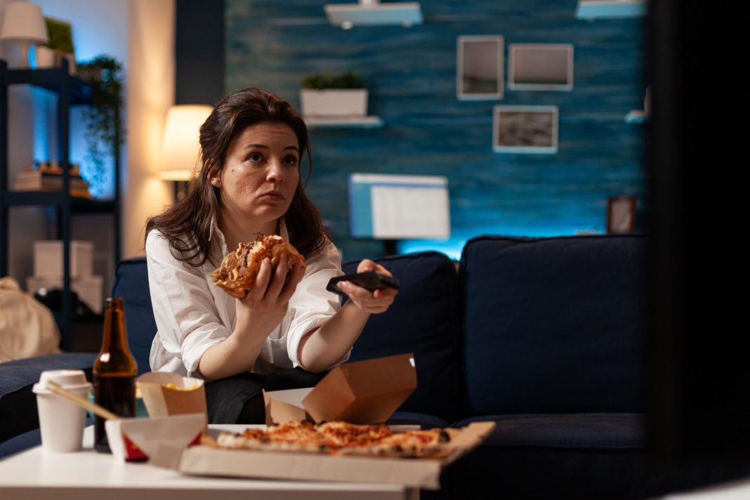 This Might Be Why You Can’t Stop Binge Eating at